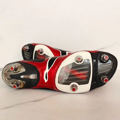 PUMA V1.08 SG éles focicipő