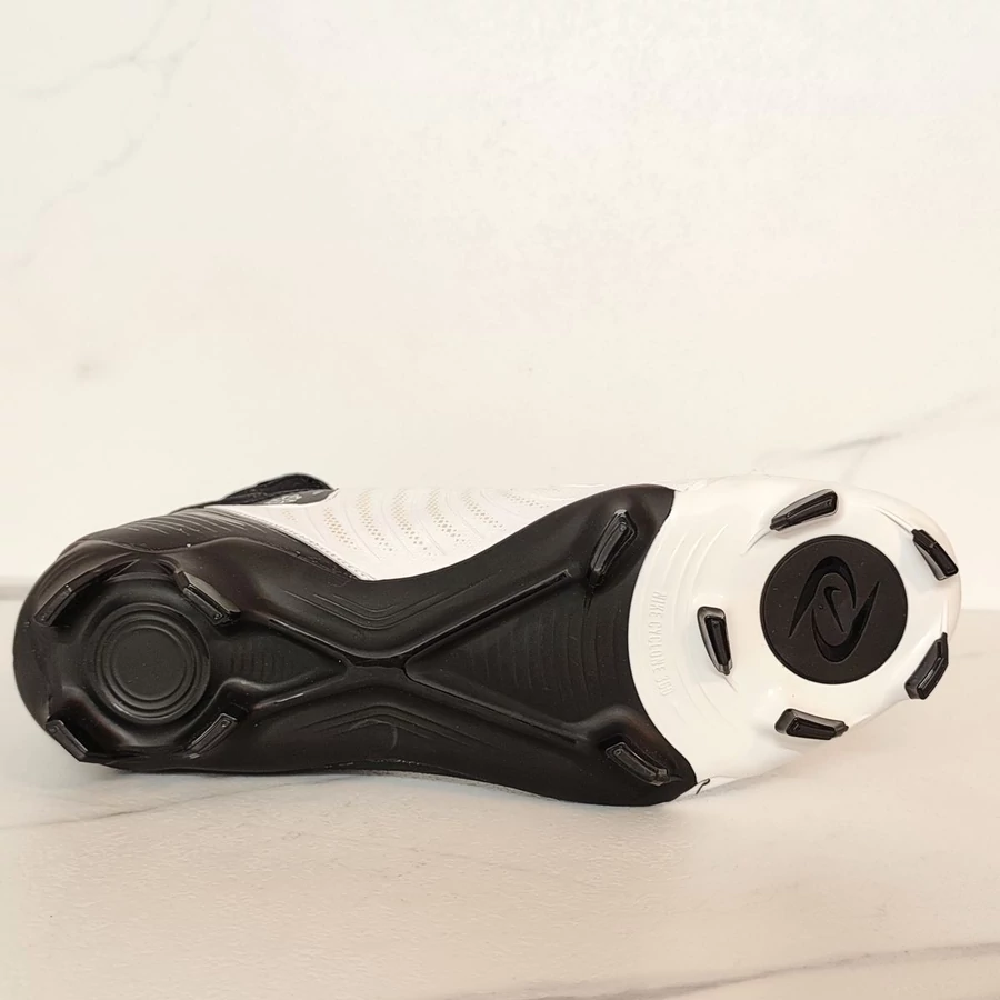 Nike Phantom LUNA II Academy FG stoplis focicipő 