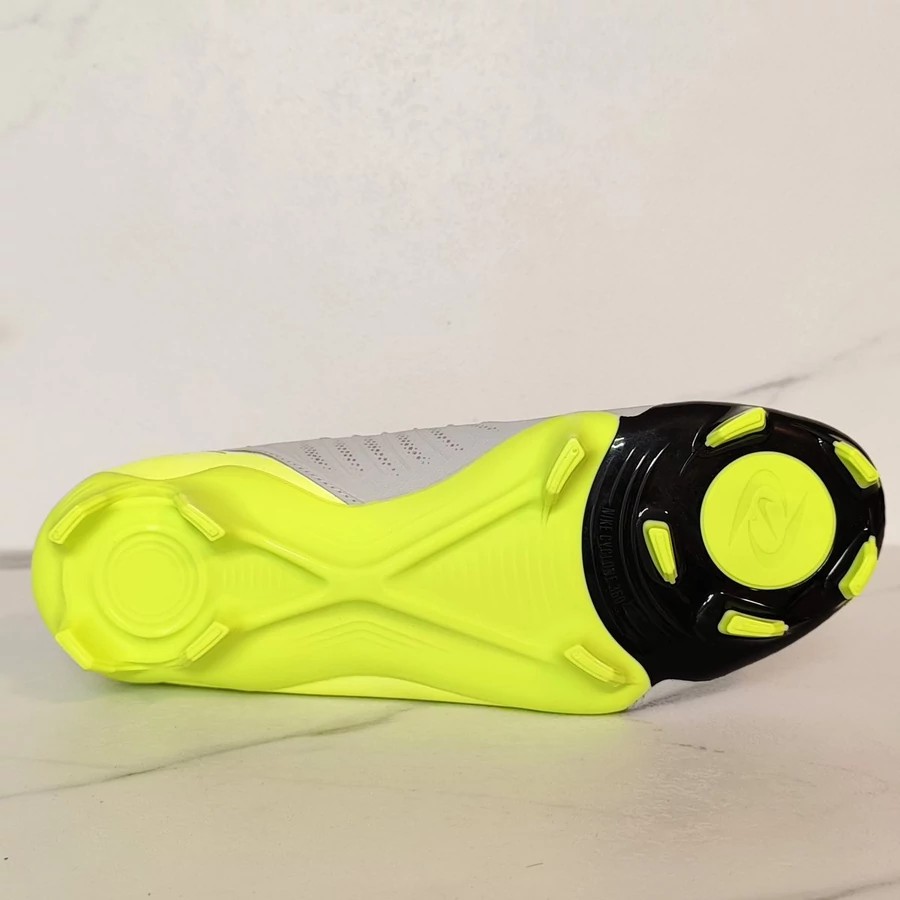 Nike Phantom Luna II Academy FG Futballcipő